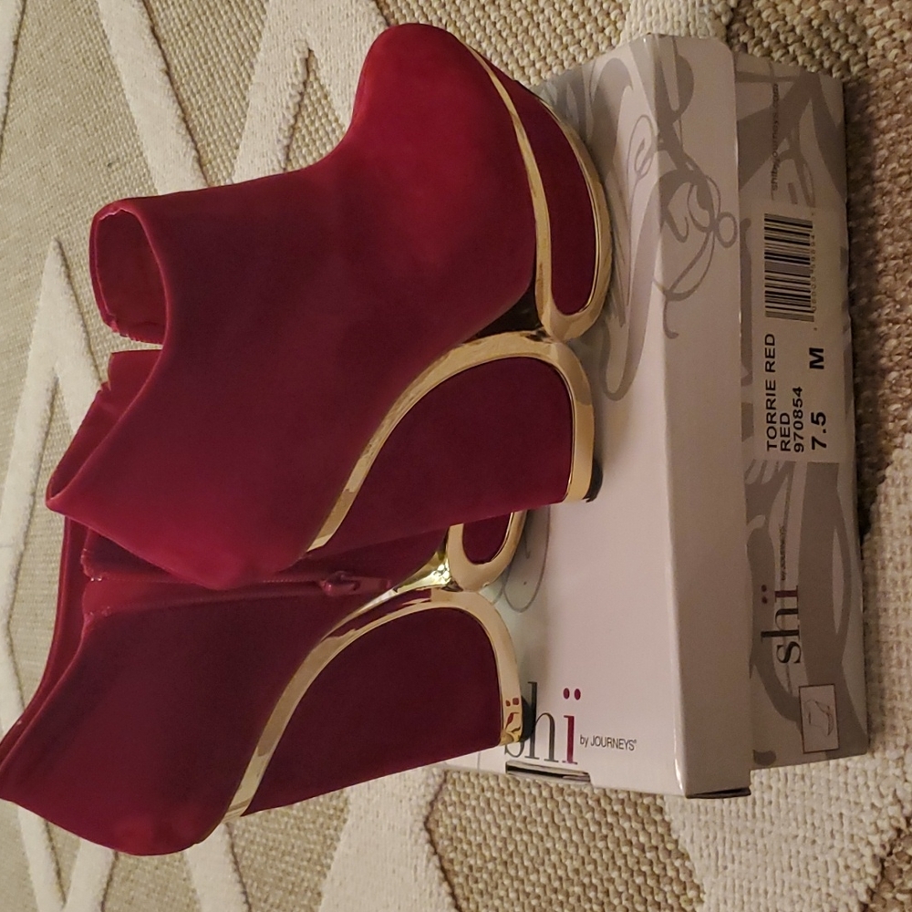 Gorgeous Red Velvet 5in. Wedges size 7.5M Evening